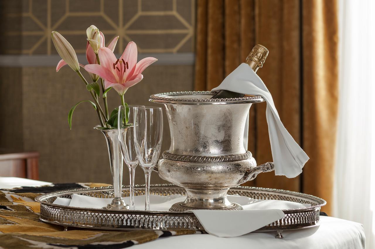 Relais&Châteaux Heritage Hotel Madri Exterior foto Champagne bucket