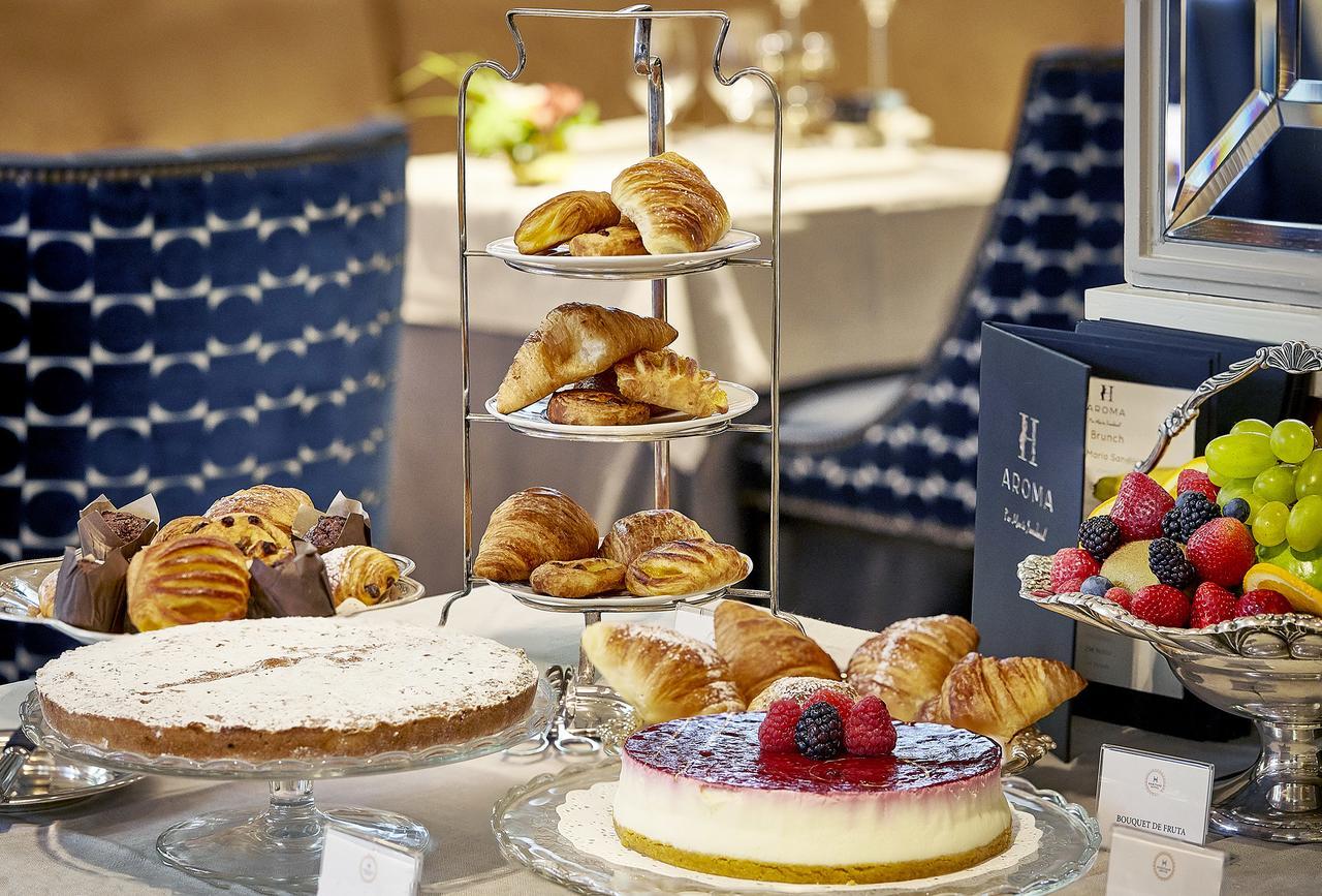 Relais&Châteaux Heritage Hotel Madri Exterior foto A selection of cakes and pastries
